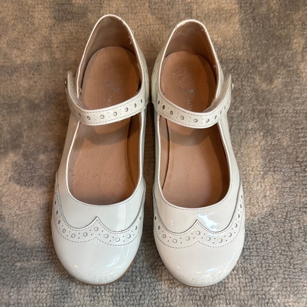 Jacadi White Mary Jane Shoes with Scalloped Edges- EU 30
